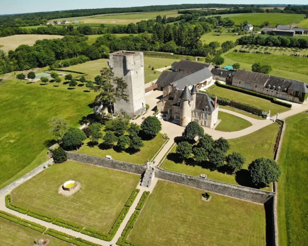 vue aérienne du domaine du Château de Mazières en plein coeur du Berrey (36)